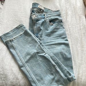 Abercrombie & Fitch 90’s straight ultra high rise, curve love. Crossover button